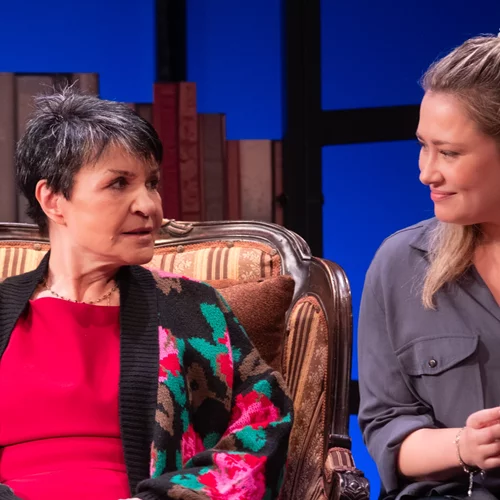 Τρεις λόγοι για να δεις το "Δύο γυναίκες χορεύουν" με τις Κατιάνα Μπαλανίκα και Ιωάννα Ασημακοπούλου στο θέατρο Διάνα