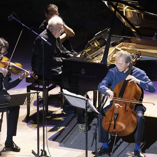 Λαμπερό μουσικό ξεκίνημα στο Φεστιβάλ Αθηνών με Καβάκο, Μα και Αξ