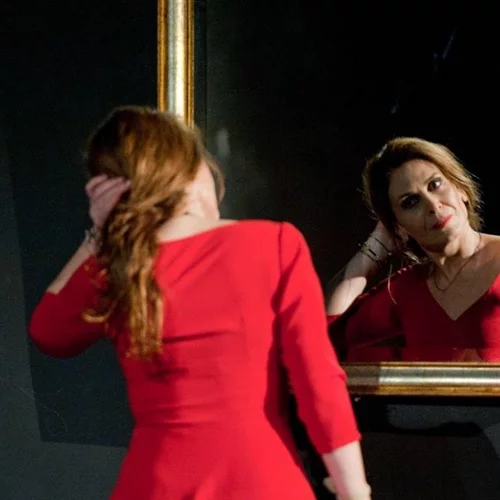 Η Κατερίνα Διδασκάλου ανάμεσα στην "Κλυταιμνήστρα" και την "Πόρνη από πάνω"