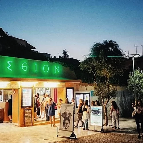 Μια νύχτα στην Καζαμπλάνκα, σε ένα θρυλικό θερινό σινεμά της Αθήνας