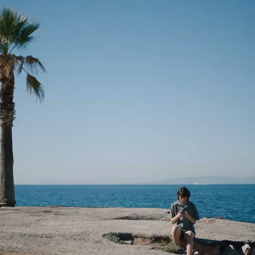 Ο σκηνοθέτης Ορφέας Περετζής μιλά για τη δική του αθηναϊκή "Riviera"