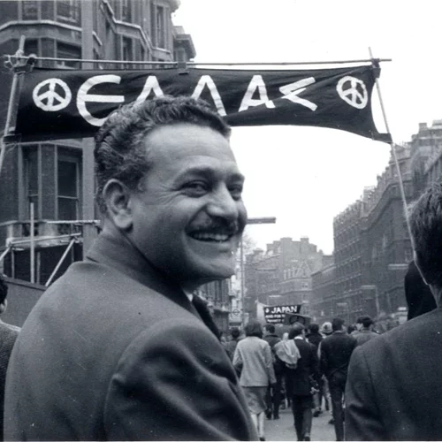 Μανώλης Γλέζος: Όλη η διαδρομή του αγωνιστή μέσα από ένα πλούσιο αρχειακό υλικό