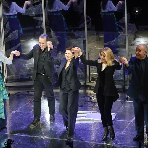 Με μεγάλη επιτυχία πραγματοποιήθηκε η πρεμιέρα της παράστασης "Aπόρρητο" | δείτε φωτογραφίες