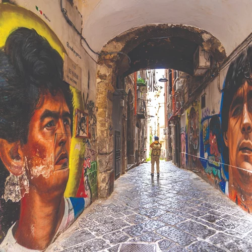 Νάπολη: Στη σκιά του Ντιέγκο και άλλες ιστορίες