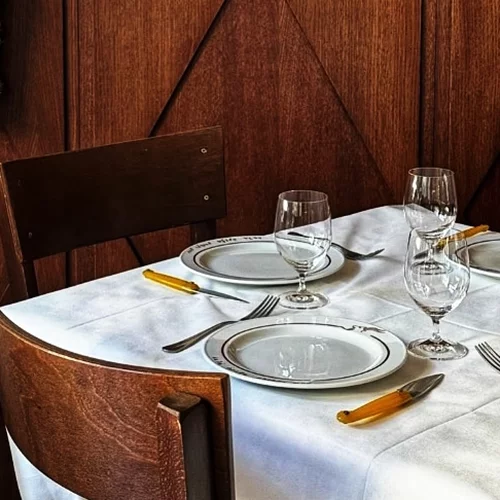 Εκεί τρώνε όλοι: Η πιο hot foodie πιάτσα της Αθήνας αυτή τη στιγμή