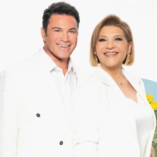 Ο Μάριος Φραγκούλης και η Γιώτα Νέγκα μάς τραγουδούν "Της Αγάπης Παραμύθια"