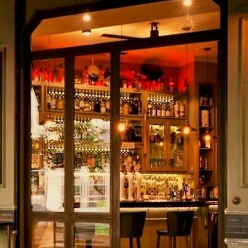 Κάτι τρέχει στο παλιό "Gin Joint"