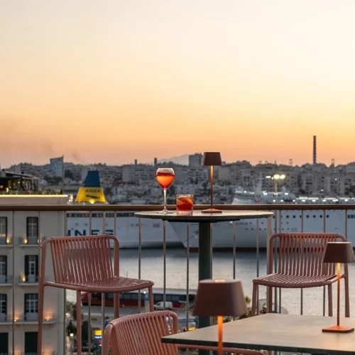 Τα μπαρ στις ταράτσες της Αθήνας και του Πειραιά