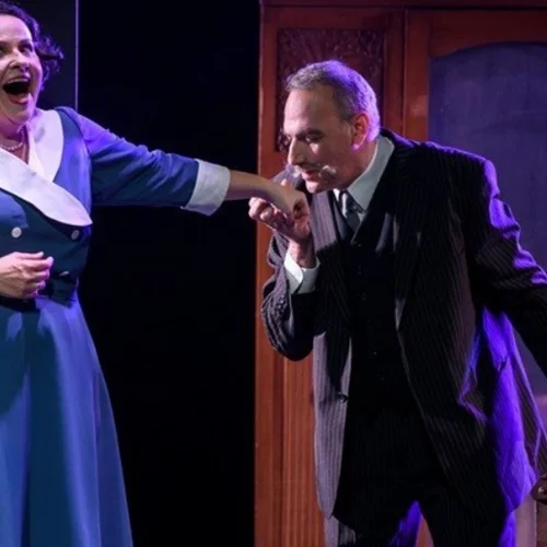 Τρίτο Στεφάνι: Η ατμόσφαιρα της παράστασης μέσα από νέες φωτογραφίες