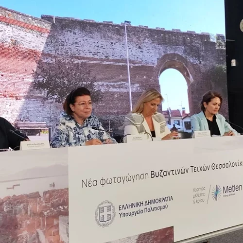 ΥΠΠΟ: Φωτίζονται τα Τείχη για την ανάδειξη της Βυζαντινής Θεσσαλονίκης με υπογραφή Ντεκώ