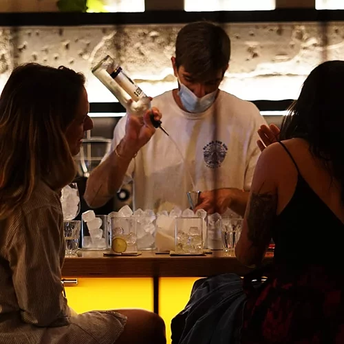 Γιατί όλοι βγαίνουν στον Νέο Κόσμο;