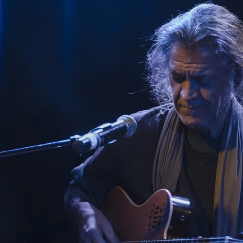 Στον "Χορό των Πυρσών" του Βασίλη Ρακόπουλου συναντώνται η Χάρις Αλεξίου κι η Σαβίνα Γιαννάτου