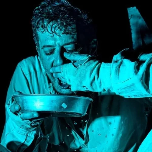 "Κοιμώμενος Χαλεπάς, ο σαλός άγιος": Η παράσταση για τον Γιαννούλη Χαλεπά επιστρέφει για 3η χρονιά