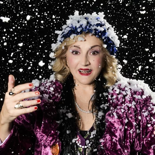 Η Υρώ Μανέ σε περιοδεία με τη "Μητέρα του σκύλου" το καλοκαίρι