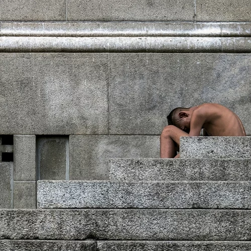 Η διαχρονική δυστοπία του Σάο Πάολο στην έκθεση του Τόλη Τατόλα