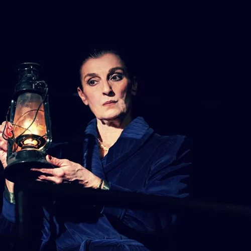 Μίνα Χειμώνα: "Πώς διαμορφώνεται ένας άνθρωπος μέσα σ’ ένα σύστημα όπου η αδικία και η κακοποίηση είναι κανονικότητα;"