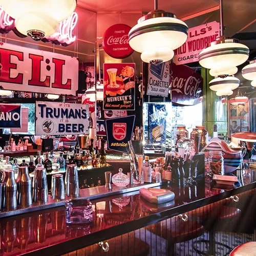 Τίτλοι τέλους για το 'Αμερικάνικο', το εμβληματικό μπαρ του Πειραιά