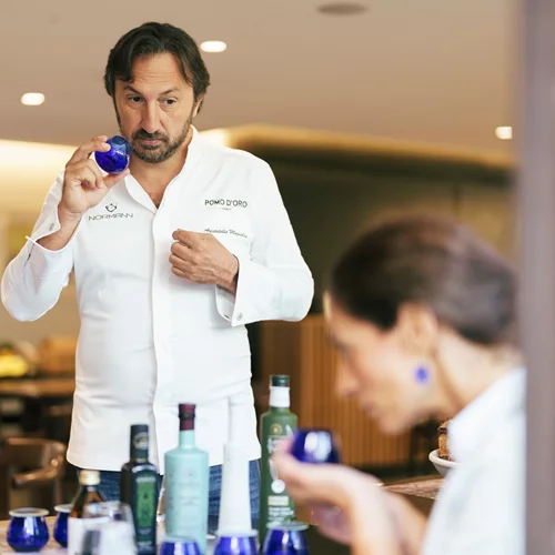 "Η ελιά είναι Delacroix": Μία διαφορετική γευσιγνωσία ελαιόλαδου με τον Αριστοτέλη Μέγκουλα