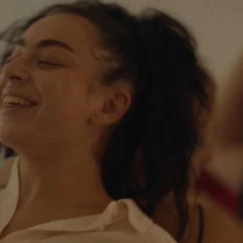 Pete Ohs, πώς έπεισες την Charli XCX να παίξει στην ταινία σου;