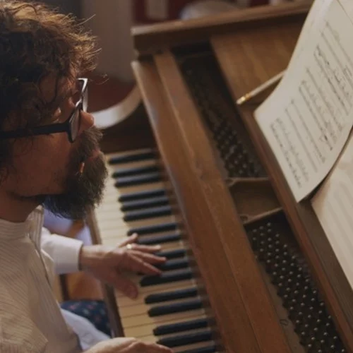 Μπερλινάλε 2023: Έναρξη με την κομεντί "She Came to Me" της Ρεμπέκα Μίλερ