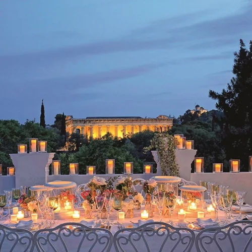 Εστιατόρια και μπαρ σε ταράτσες και αυλές για την Πανσέληνο του Αυγούστου