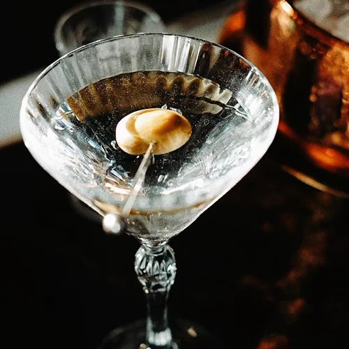 'Le Cercle Garden': Το μπαρ-σαλόνι της Θεσσαλονίκης ξεκαλοκαιριάζει στο 'Hyatt Regency'