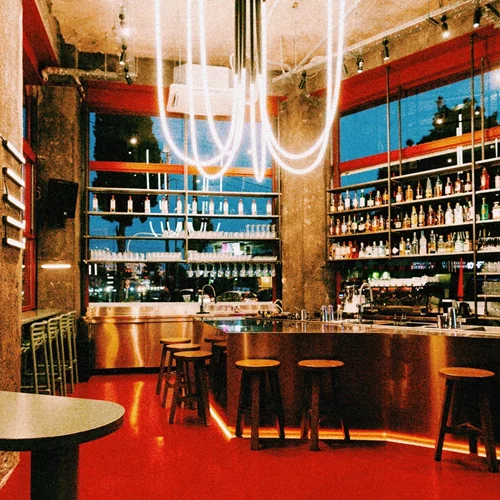 Bipolar: Γιατί όλοι μιλούν για μια 'μαγαζάρα' στο Χαλάνδρι;