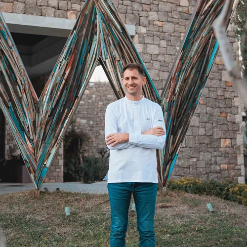 Το W Costa Navarino στη γαστρονομική εποχή του Νίκου Μπίλλη