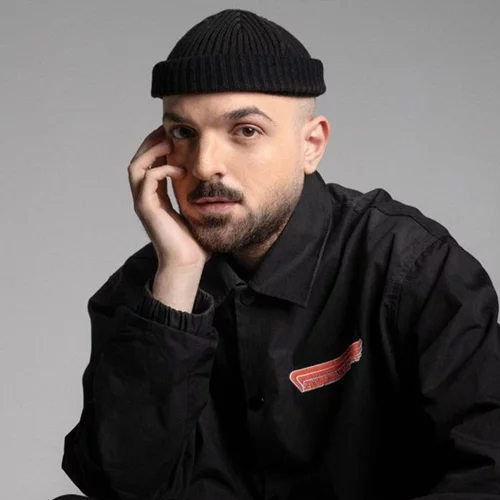 Ο Apon σπάει τα κοντέρ