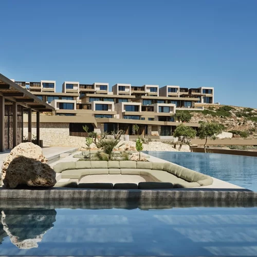 Το πρώτο παραθαλάσσιο θέρετρο της JW Marriott στη Μεσόγειο μόλις άνοιξε στην Κρήτη