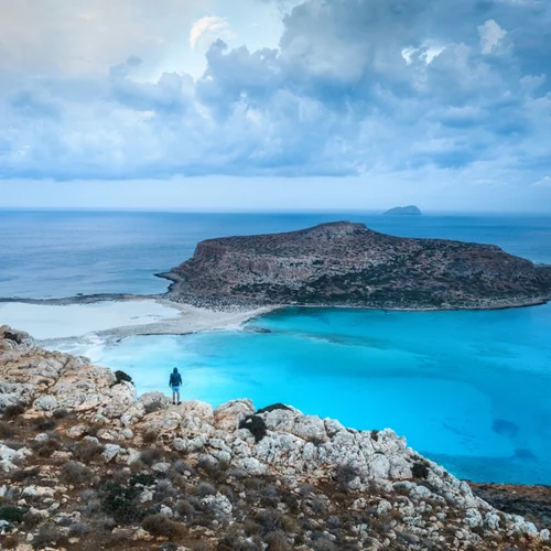 "Χρειάζεται να πας μόνο μια φορά για να ερωτευτείς": Τα αγαπημένα νησιά των ξένων δεν είναι η Σαντορίνη και η Μύκονος