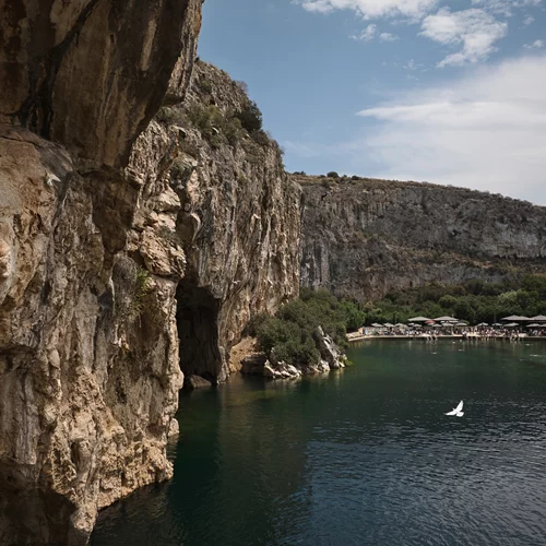 Το Abra Ovata υποδέχεται τους Yucatan για μια αξέχαστη βραδιά στη Λίμνη Βουλιαγμένης