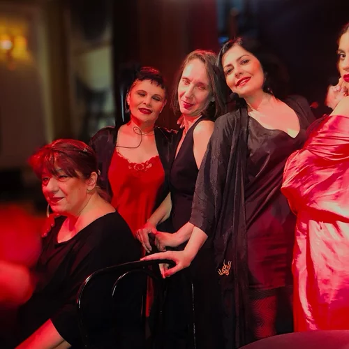 Τελευταίες παραστάσεις για τις "Πόρνες στα Βούρλα"