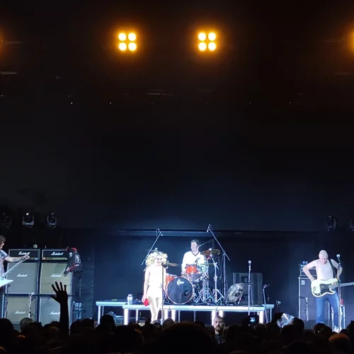 Το βράδυ που η Αθήνα ερωτεύτηκε τους Amyl and the Sniffers