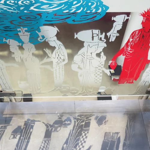 "Vinyl Euripides": Η τριλογία τραγωδιών του Μιχάλη Κακογιάννη μετατρέπεται σε δημόσια εγκατάσταση τέχνης