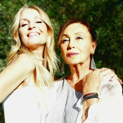 Updated | Αναβάλλεται η "Τέλεια παράσταση" στο Γυάλινο Μουσικό Θέατρο με τις Γεωργία Ζώη και Όλγα Βενέτη