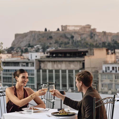 Olive Garden Rooftop Bar & Restaurant: Η Αθήνα στα πόδια σας, με νέο μενού, συνοδεία πιάνου και μαγευτική θέα!