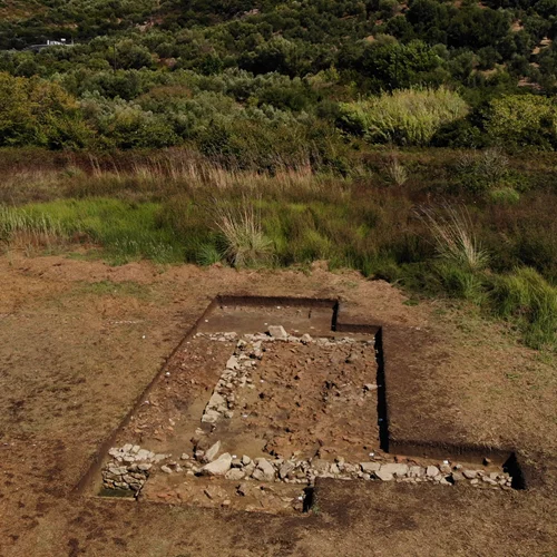 Ναόσχημο κτήριο στο Κλειδί Σαμικού πιθανό να πρόκειται για το ναό του Ποσειδώνα