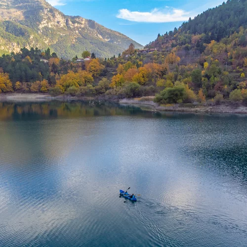 Σαββατοκύριακο στη Ζαρούχλα: Όλο το know-how για απόδραση στη μαγεία του βουνού και της λίμνης