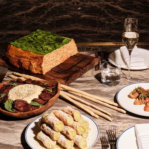 Στο "Mercato" στρώνουν ξανά το πιο πληθωρικό τραπέζι της Αθήνας