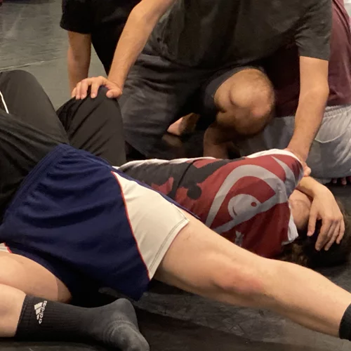 Το Atopos ταξιδεύει στην Τήνο και στέλνει ένα ελπιδόφορο μήνυμα πλανητικής θεραπείας