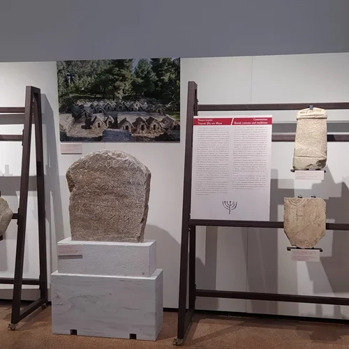 Επιγραφικό Μουσείο: Ξενάγηση στην έκθεση "Λίθινες Διαδρομές – Ιστορίες από Πέτρα: Εβραϊκές Επιγραφές στην Ελλάδα"