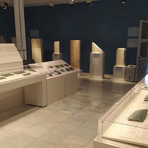 Παρατείνονται οι περιοδικές εκθέσεις του Επιγραφικού Μουσείου