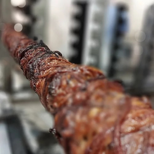 Λένε πως στα Μελίσσια παίζει μια από τις καλύτερες σούβλες της Αθήνας