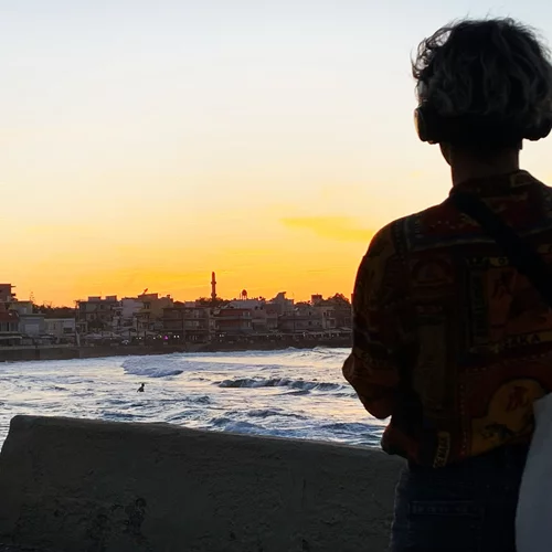 Δύο θεατρικές παραστάσεις - περίπατοι στους δρόμους της πόλης