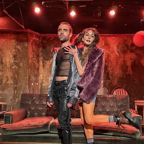 "The Influencer Academy": Μια σαρκαστική κωμωδία για τη σύγχρονη πραγματικότητα