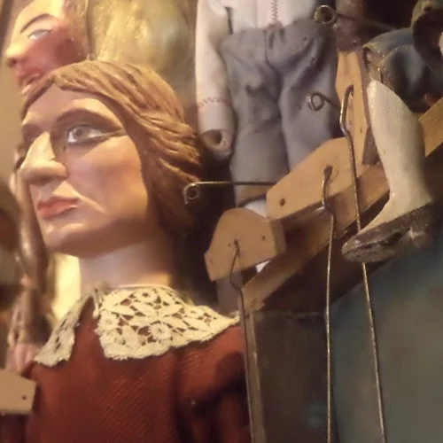 Κατασκευάζουμε φιγούρες κουκλοθεάτρου στο Εργαστήρι Μαιρηβή