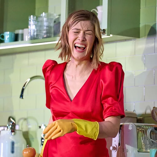 Η Ρόζαμουντ Πάικ στο νέο έργο της δημιουργού του 'Prima Facie'