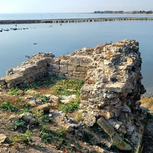 Το Υπουργείο Πολιτισμού θωρακίζει το Πολύστυλο στον αρχαιολογικό χώρο των Αβδήρων