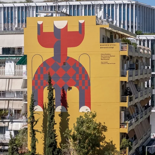 "Μια γυναικεία φιγούρα με κόκκινη και μοβ φορεσιά" εμφανίστηκε στον Νέο Κόσμο